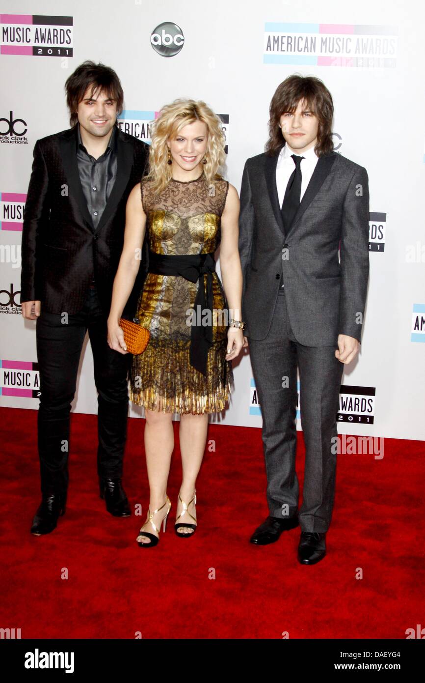 Musicisti Reis Perry (l-r), Kimberly Perry e Neil Perry di 'Band Perry' pongono nella sala stampa del 2011 American Music Awards presso il Nokia Theatre di Los Angeles Vive a Los Angeles, Stati Uniti d'America, il 20 novembre 2011. Foto: Hubert Boesl Foto Stock