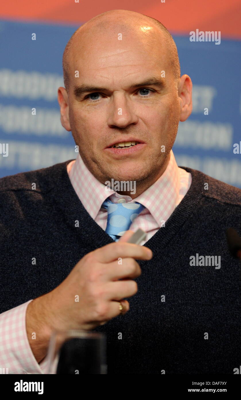 Inglese-nato direttore irlandese di John Michael McDonagh assiste la conferenza stampa per il film "La Guardia' durante il 61° Festival Internazionale del Cinema di Berlino a Berlino, Germania, 13 febbraio 2011. Il film è in esecuzione nella sezione Panorama Special del Festival Internazionale del Film. La 61st Berlinale ha luogo dal 10 al 20 febbraio 2011. Foto: Tim Brakemeier dpa Foto Stock