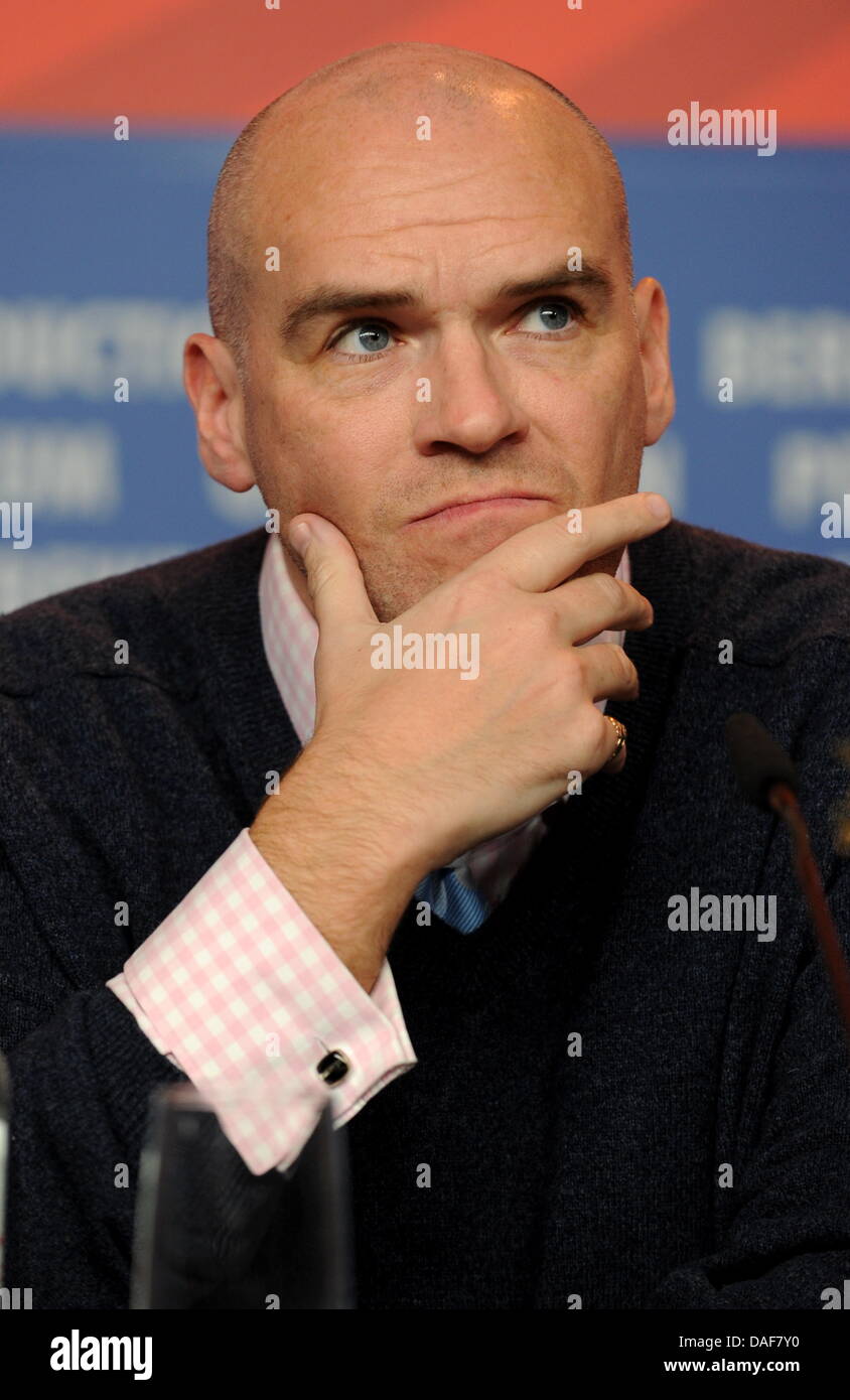 Inglese-nato direttore irlandese di John Michael McDonagh assiste la conferenza stampa per il film "La Guardia' durante il 61° Festival Internazionale del Cinema di Berlino a Berlino, Germania, 13 febbraio 2011. Il film è in esecuzione nella sezione Panorama Special del Festival Internazionale del Film. La 61st Berlinale ha luogo dal 10 al 20 febbraio 2011. Foto: Tim Brakemeier dpa Foto Stock
