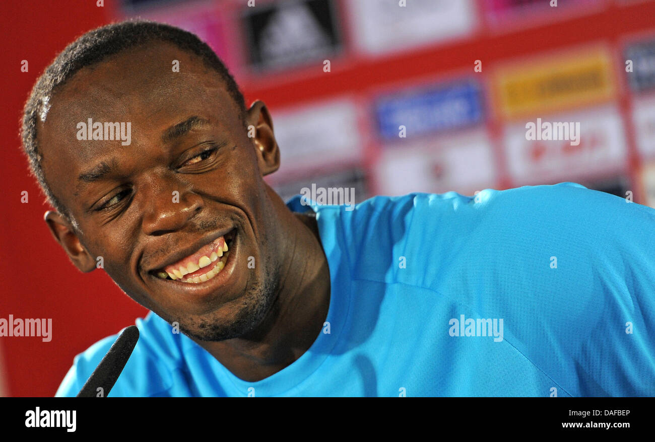 Velocista giamaicana Usain Bolt assiste ad una conferenza stampa a Monaco di Baviera, Germania, il 17 febbraio 2011. Il bullone è attualmente sottoposto a trattamento riabilitativo per una lesione alla schiena con il Bayern Monaco di Baviera Mueller-Wohlfahrt medico. Foto: MARC MUELLER Foto Stock