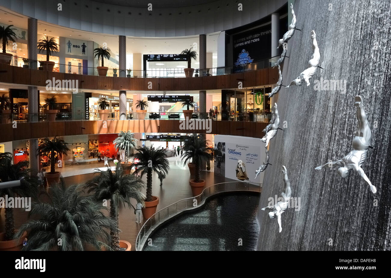 Emirati Arabi Uniti Dubai, Cascata al mall Foto Stock
