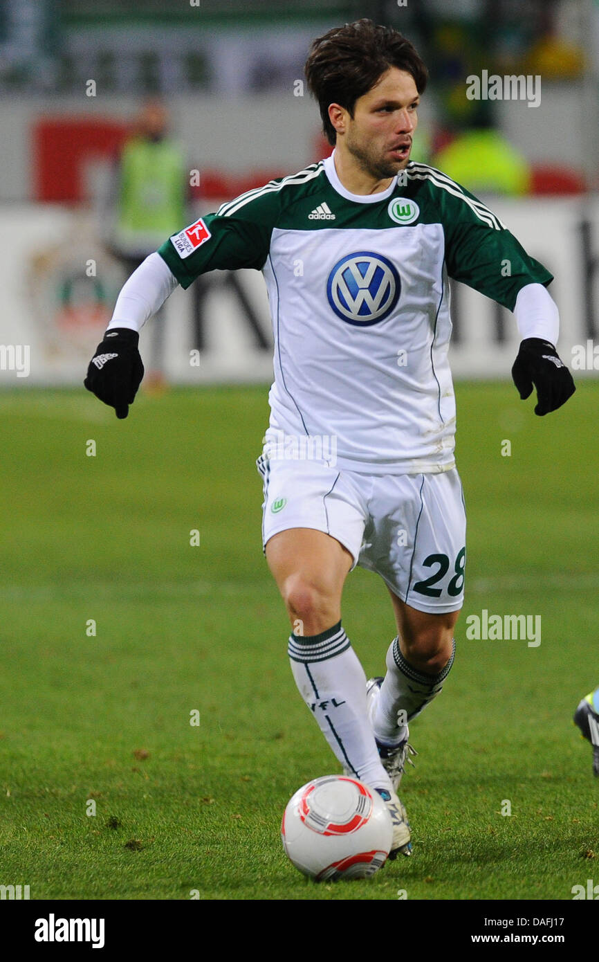 Wolfsburg Diego è controlla la palla durante la partita della Bundesliga VfL Wolfsburg contro il Borussia Moenchengladbach a Arena Volkswagen a Wolfsburg, in Germania, il 25 febbraio 2011. Foto: Revierfoto Foto Stock