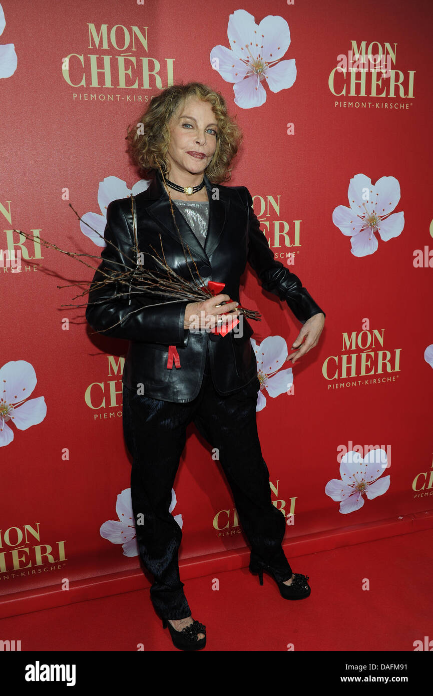 Noi attrice Sydne Roma partecipa a una festa in occasione della Barbara nome giorno a Monaco di Baviera, Germania, il 3 dicembre 2011. Un tedesco di dolciumi e caramelle fabbricante ha avviato una vasta nazione carità campaigne per la cosiddetta Barbara giorno. Foto: Ursula Dueren Foto Stock