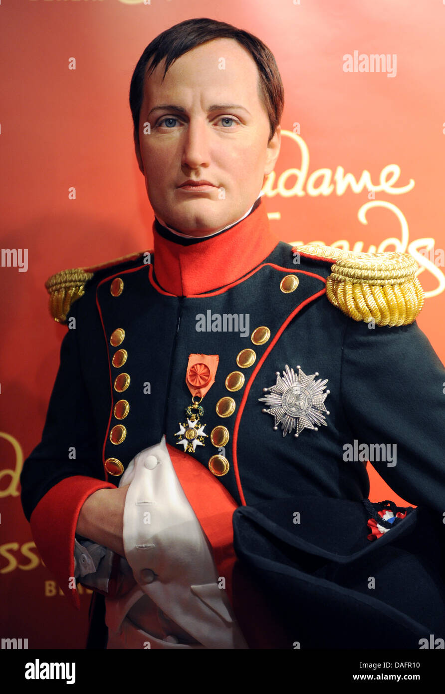 La cera la figura di Napoleone Bonaparte si erge nel museo delle cere di Madame Tussauds a Berlino, Germania, 08 dicembre 2011. Inizialmente, la mostra visualizzati i politici, gli inventori e i criminali, ma nel frattempo tutte le personalità da eventi attuali sono esposte. Foto: Jens Kalaene Foto Stock