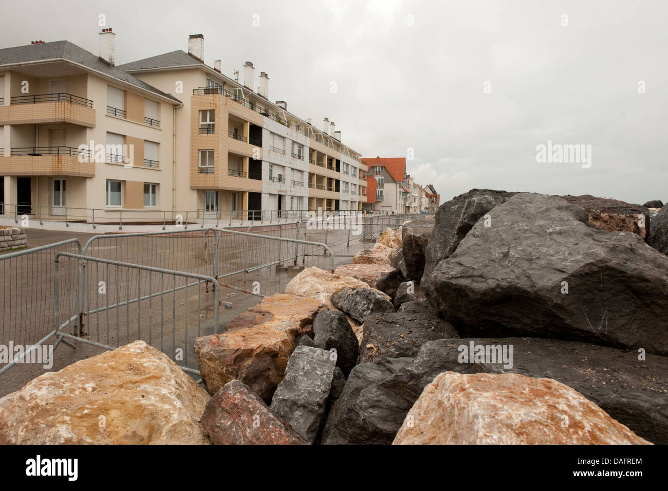 Difesa del Mare rocce massi Wissant canale inglese Foto Stock