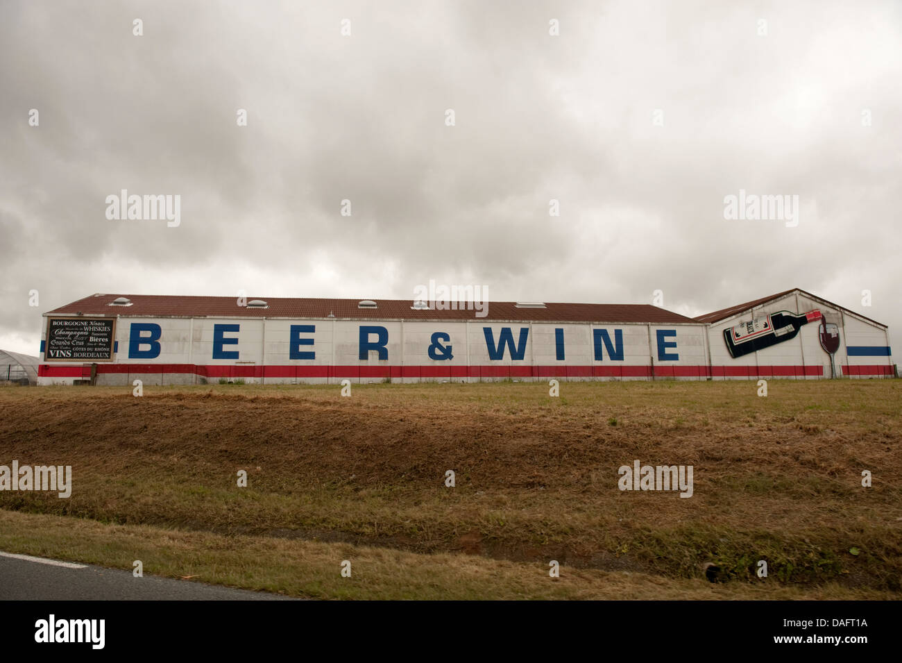 Birra e Vino e Calais Francia Foto Stock