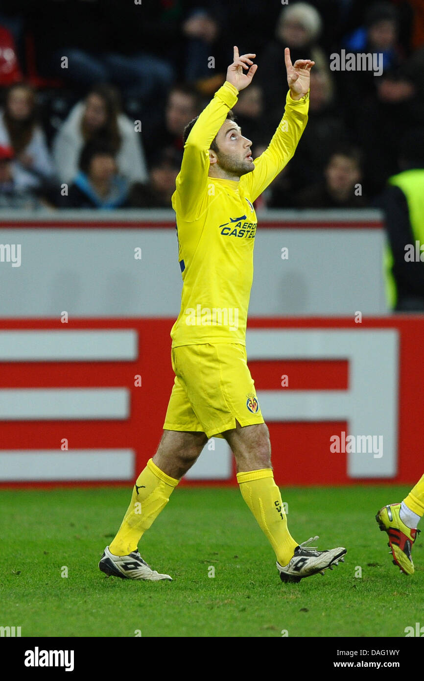 La foto mostra la FC Villarreal player Guiseppe rossi in festa dopo il 1:1 in otto finale di Champions League contro il Bayer Leverkusen, a Leverkusen, Germania il 10 marzo 2011. Foto: Revierfoto Foto Stock