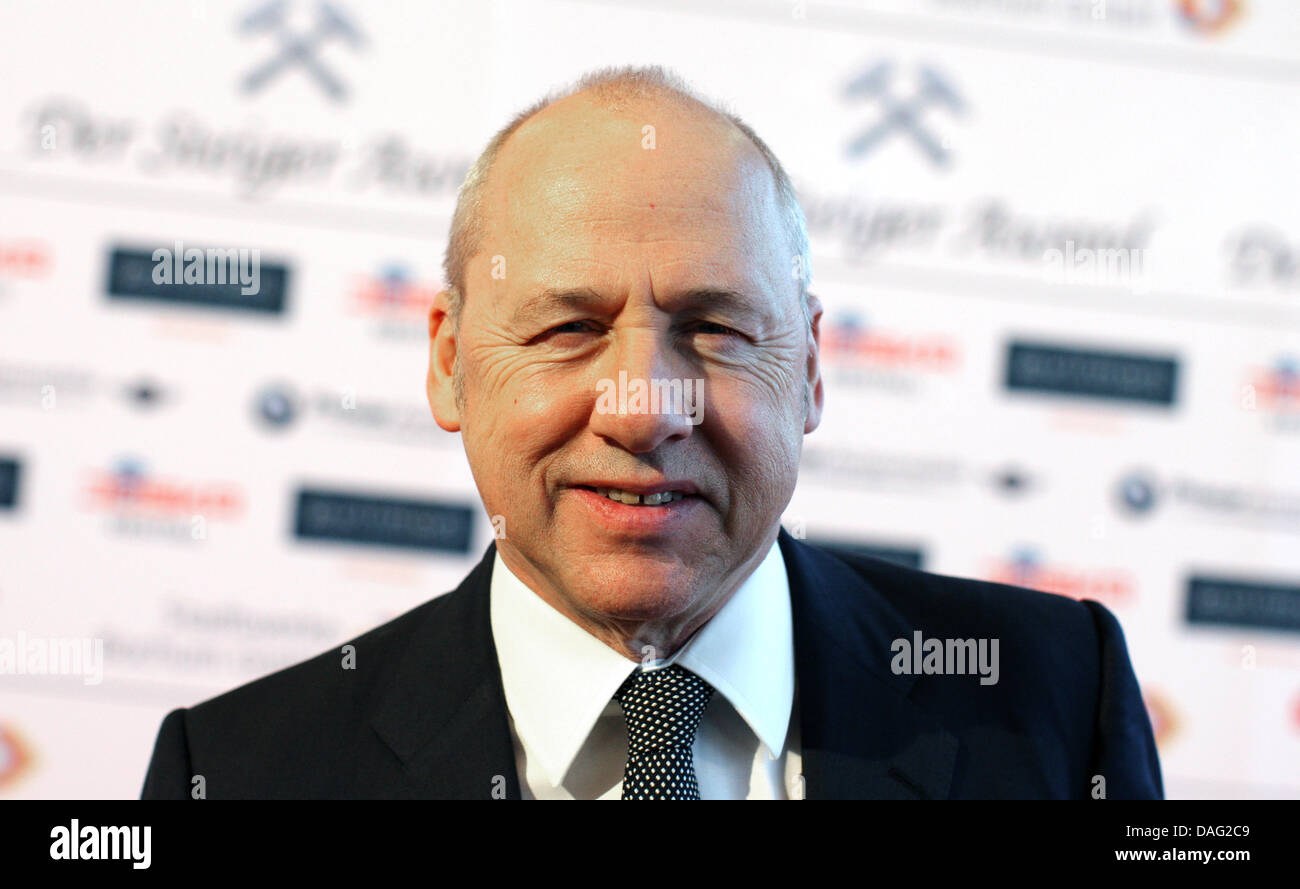 Musicista britannico Mark Knopfler arriva in occasione del settimo Steiger Cerimonia di premiazione a Jahrhunderthalle di Bochum, Germania, 12 marzo 2011. Steiger Award viene assegnato a personalità provenienti dalla Germania e all'estero, che si identificano con i valori di un Steigers, significato capitano di data mining, come straighforwardness, apertura, umanità e tolleranza. Foto: Rolf Vennenbernd Foto Stock