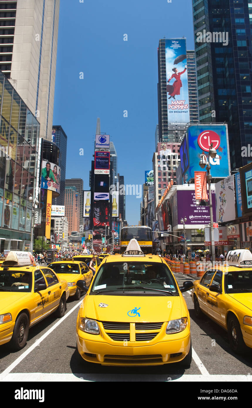 TAXI TIMES SQUARE MANHATTAN NEW YORK STATI UNITI D'AMERICA Foto Stock