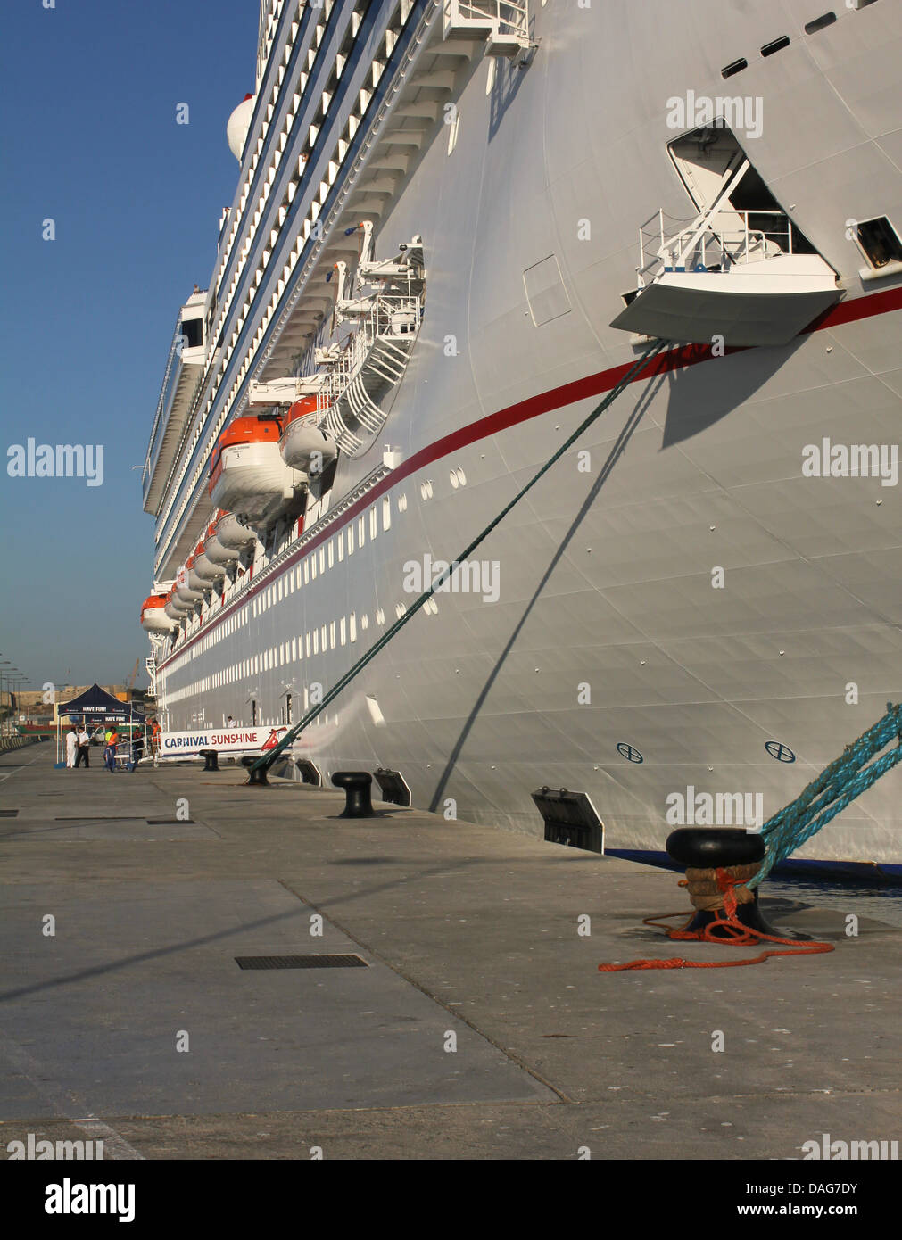 Carnival Cruises nave da crociera "Carnevale sole" (272 metri) - sulla banchina di ormeggio sulla nuova nave da crociera estensione quay - nel porto di Palma Foto Stock