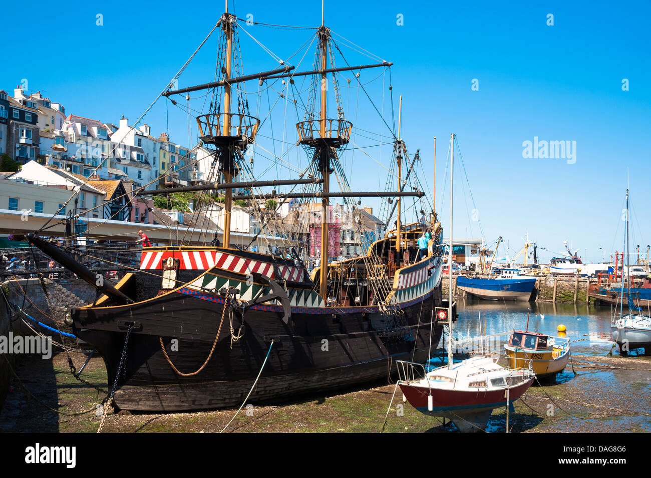 Golden Hind nave nel porto di Brixham, Torbay, Devon, Regno Unito. Foto Stock