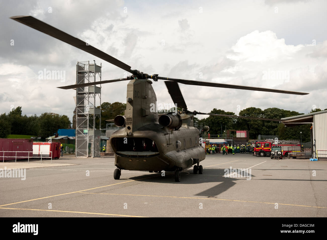 Esercito britannico elicottero Chinook a due rotori Foto Stock
