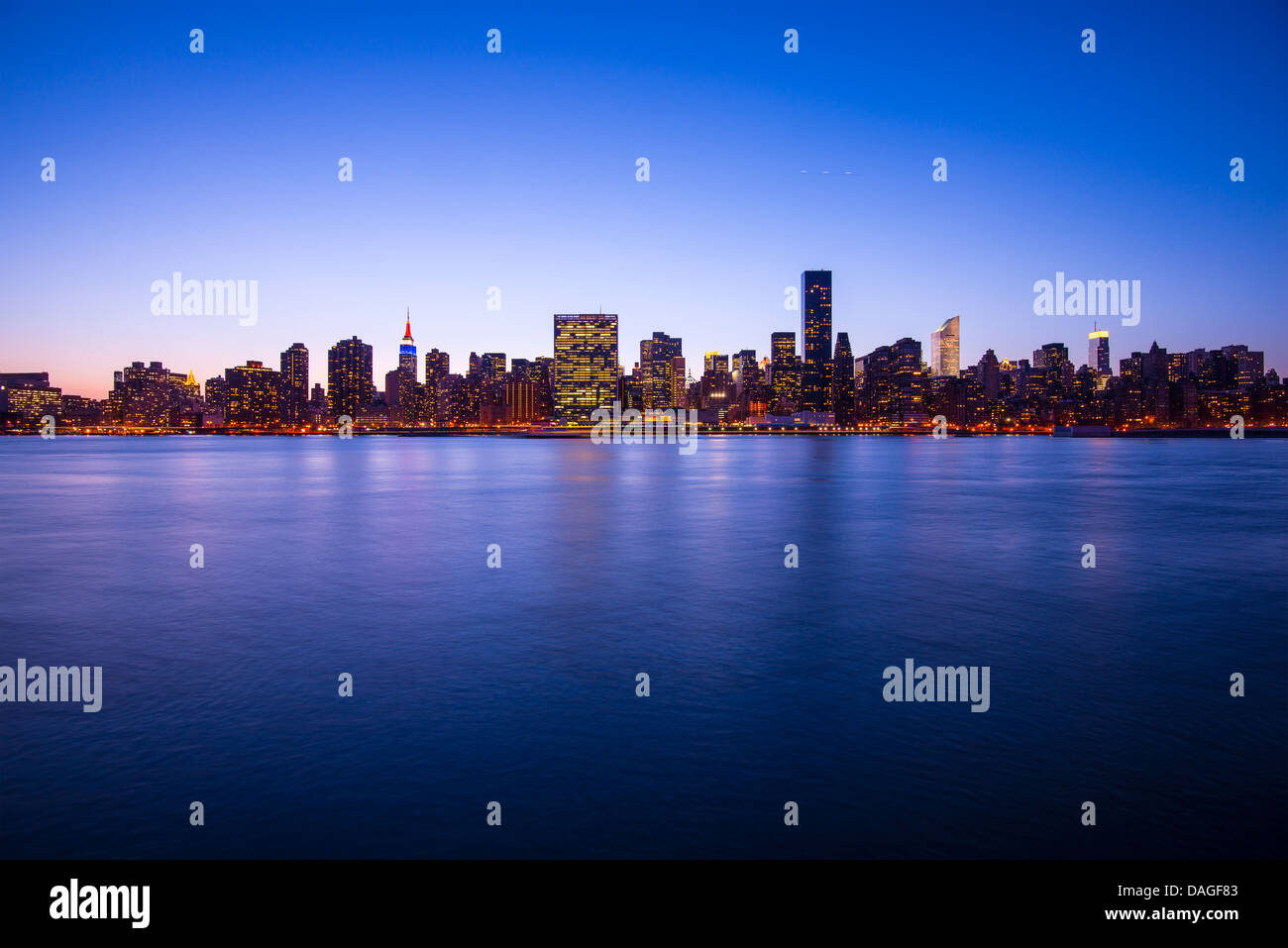 Midtown skyline di Manhattan in tutta l'East River in New York City. Foto Stock