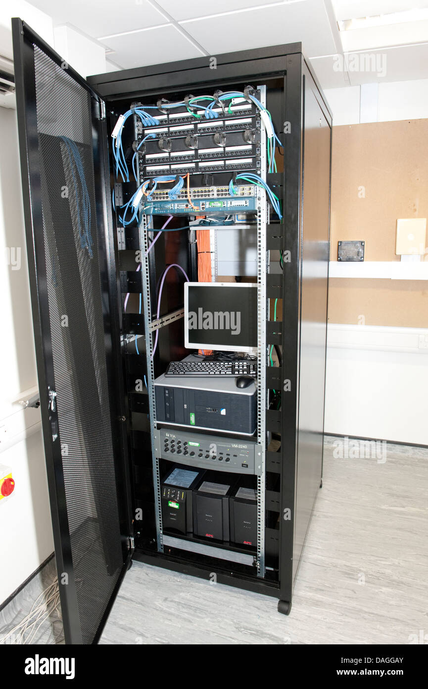 Stazione dei vigili del fuoco per il montaggio in rack per telecomunicazioni mobile Comms Foto Stock