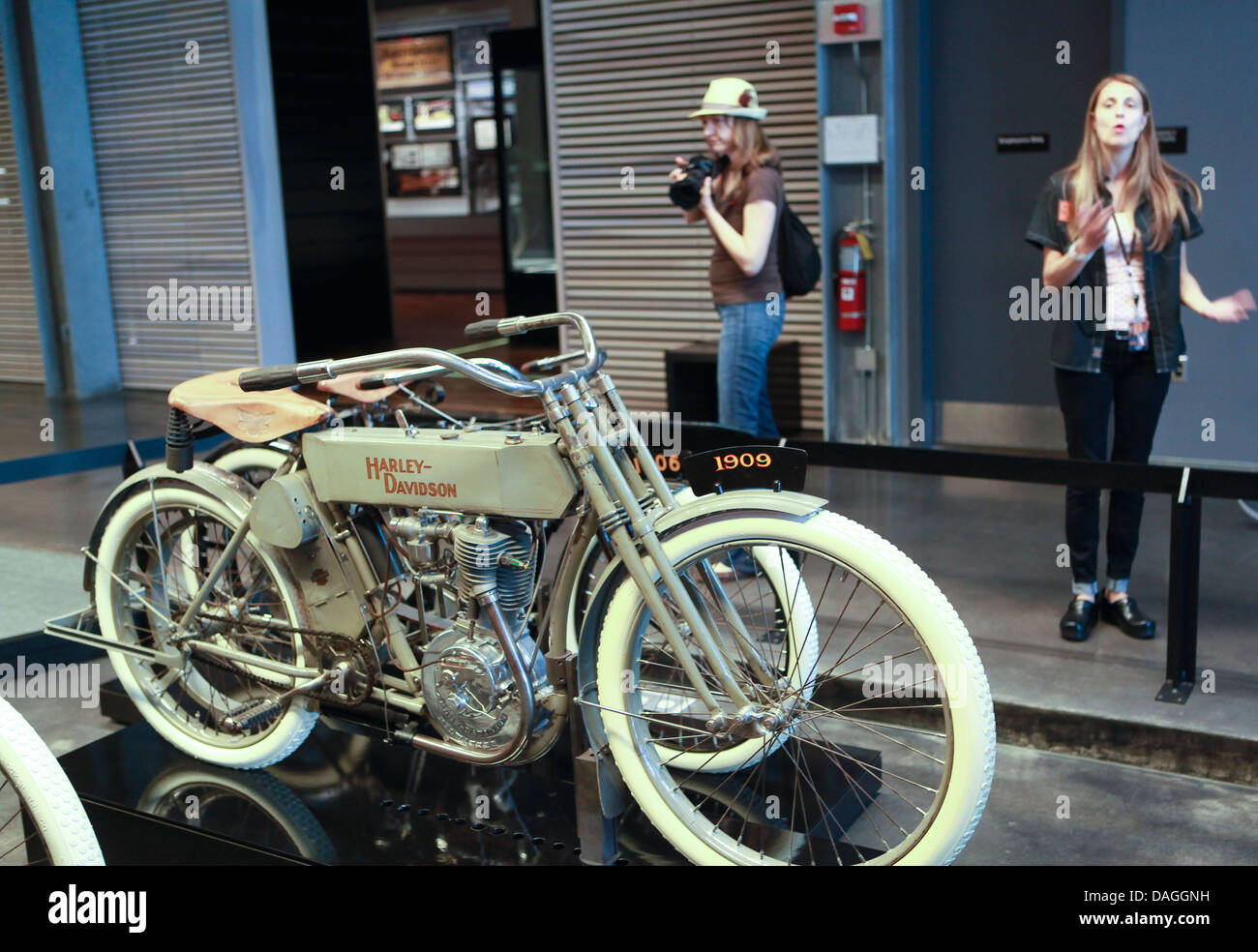 Un 1909 Harley-Davidson motocicletta viene visualizzato sul display al Museo Harley-Davidson in Milwaukee, Foto Stock