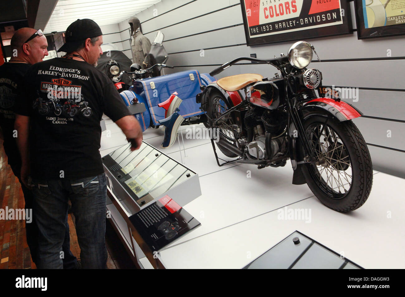 Un 1933 Harley-Davidson motocicletta viene visualizzato sul display al Museo Harley-Davidson in Milwaukee Foto Stock