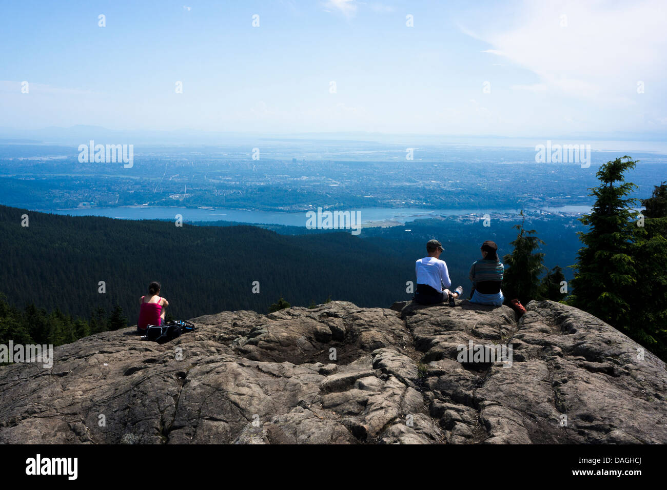 Vista su Vancouver BC e Lower Mainland Cane Da Montagna in Mount Seymour Provincial Park, North Vancouver, BC, Canada Foto Stock