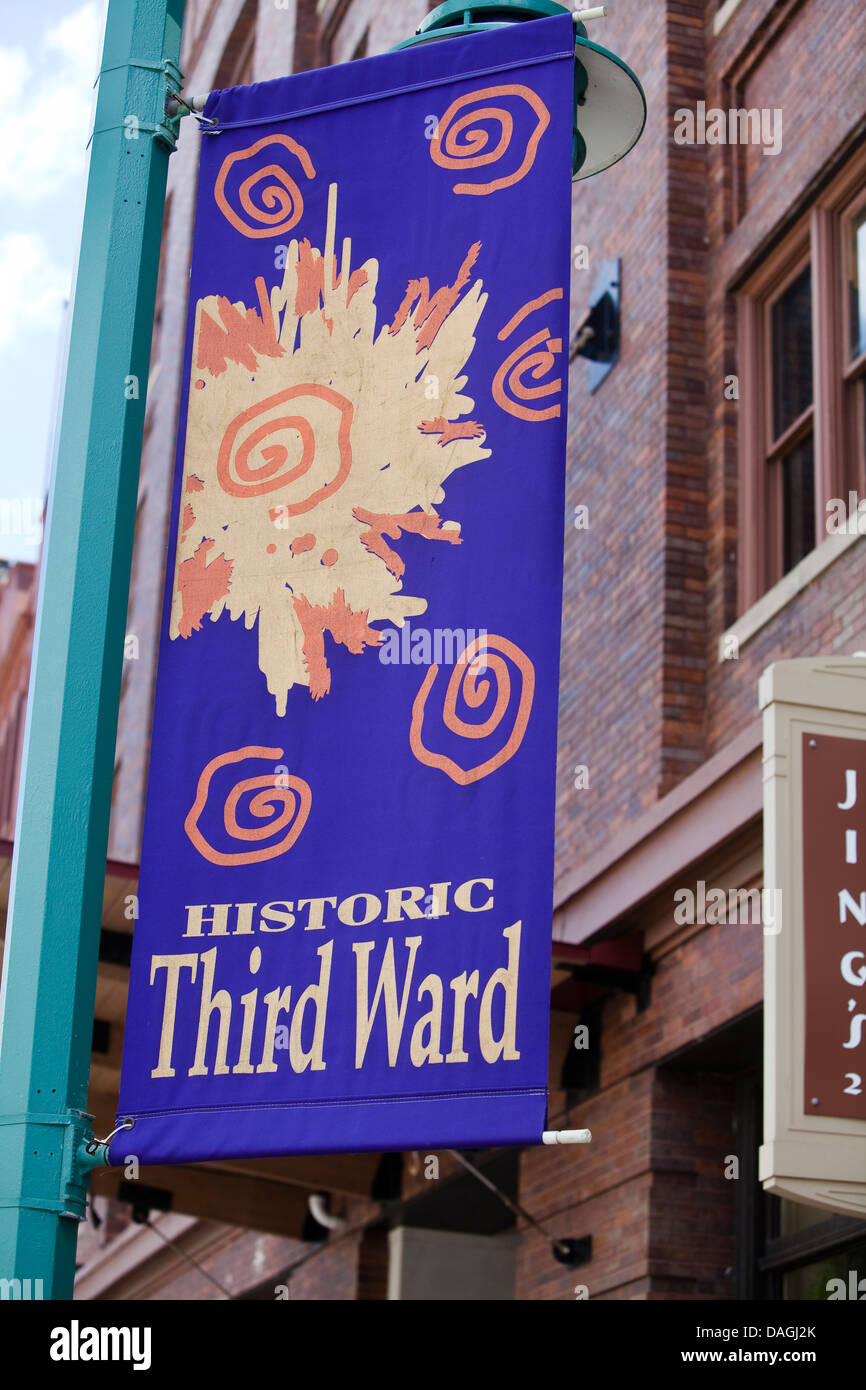 Un banner è visibile nello storico terzo Ward del distretto di Milwaukee Foto Stock
