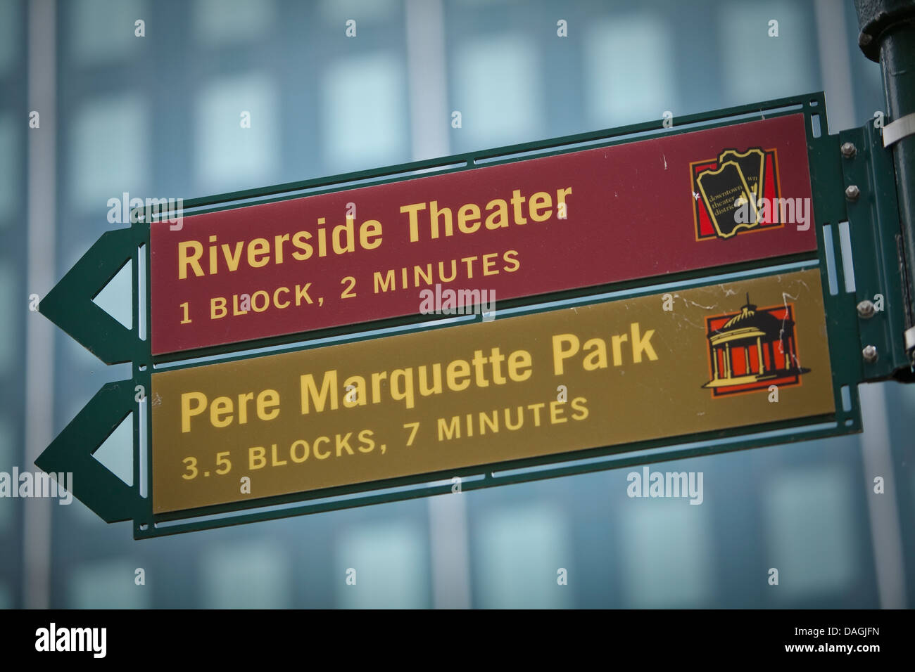 Un segno di punti al Riverside Theatre e Pere Marquette Park a Milwaukee Foto Stock