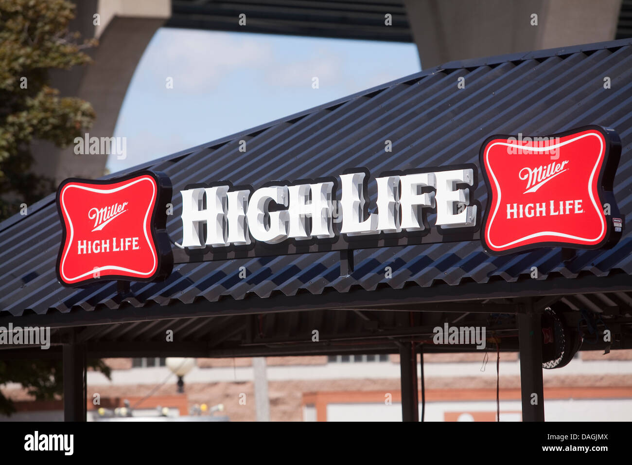 Miller High Life logo è visto in un bar sul Henry W. Maier Festival Park (Summerfest Grounds) in Milwaukee Foto Stock