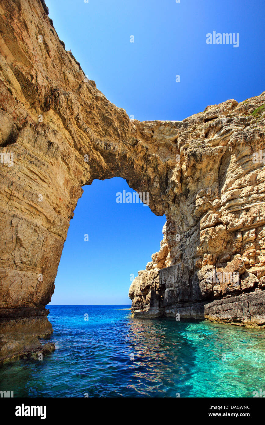 Trypitos (noto anche come "Kamara'), un arco naturale di roccia a Paxos ("Paxi') isola, mare Ionio, Eptanisa ('Sanche Isole "), Grecia Foto Stock