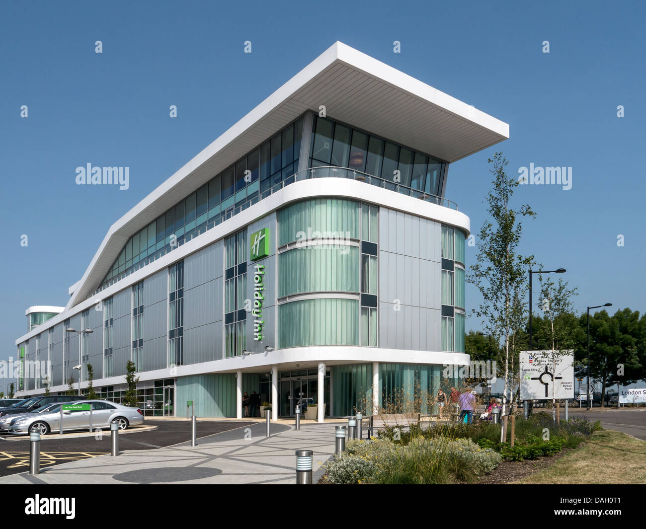 SOUTHEND-ON-SEA, ESSEX, Regno Unito - LUGLIO 13 2013: Vista esterna dell'Holiday Inn Hotel accanto all'Aeroporto di Southend Foto Stock
