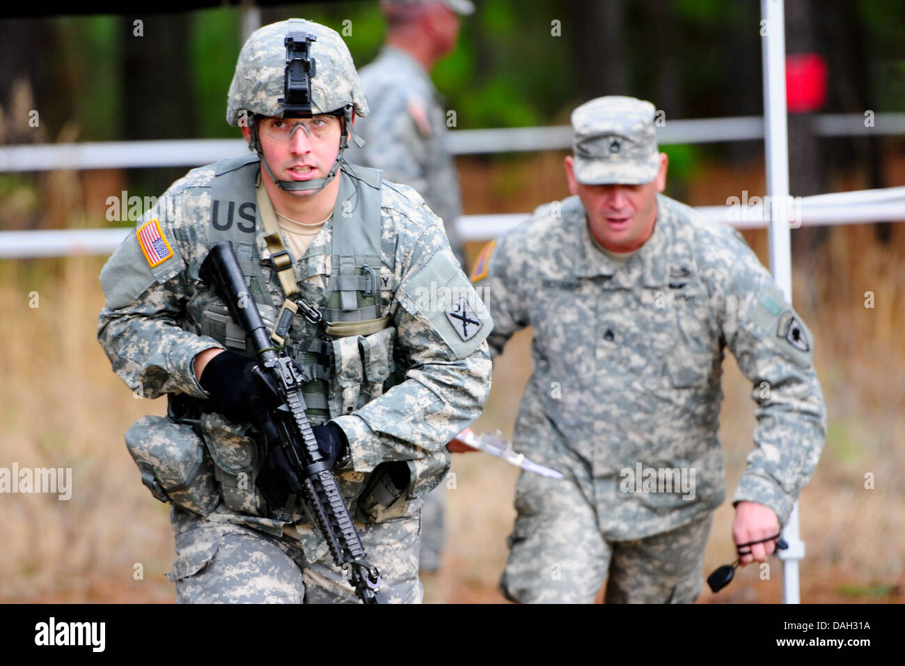 Un U.S. Soldato con la Carolina del Sud la Guardia Nazionale compete nello stato il miglior guerriero della concorrenza a McCrady Training Center in Eastover, S.C., 14 febbraio, 2013 Foto Stock