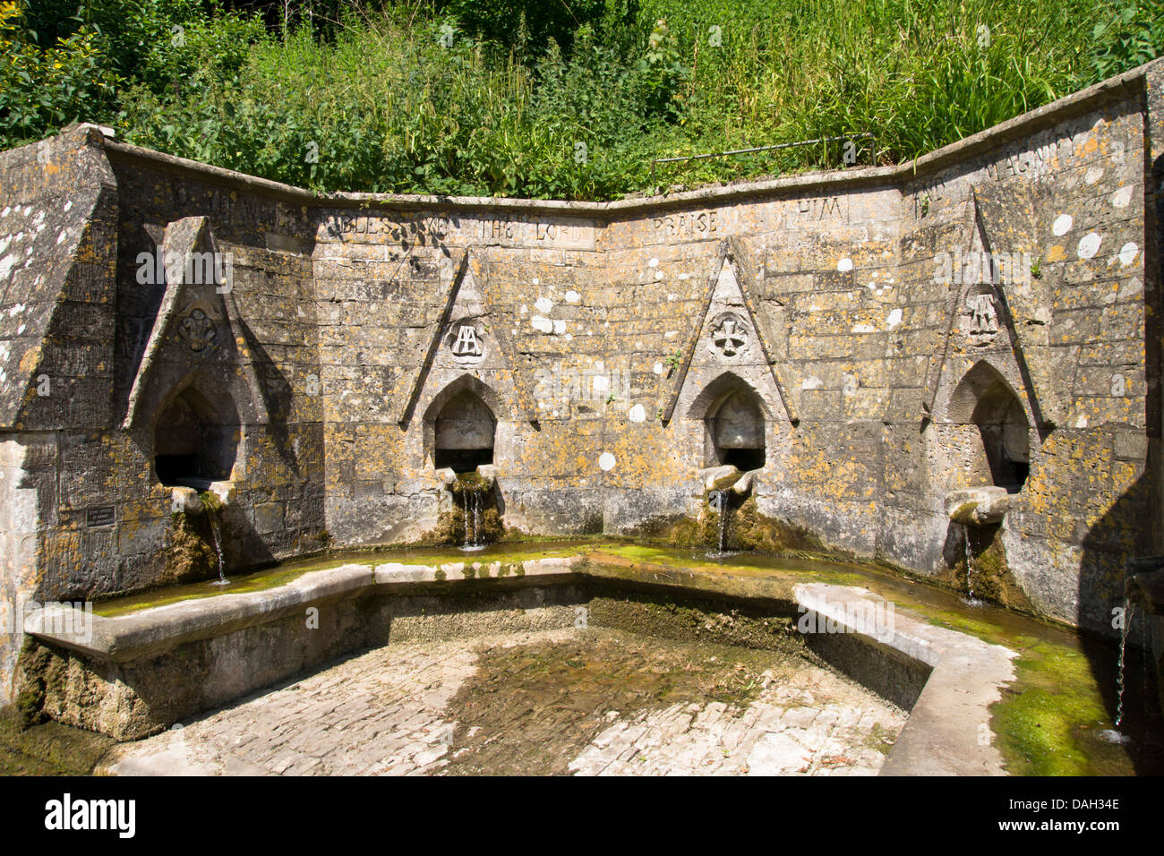 Bisley è un piccolo villaggio in Cotswolds Gloucestershire England Regno Unito sette fontane Foto Stock