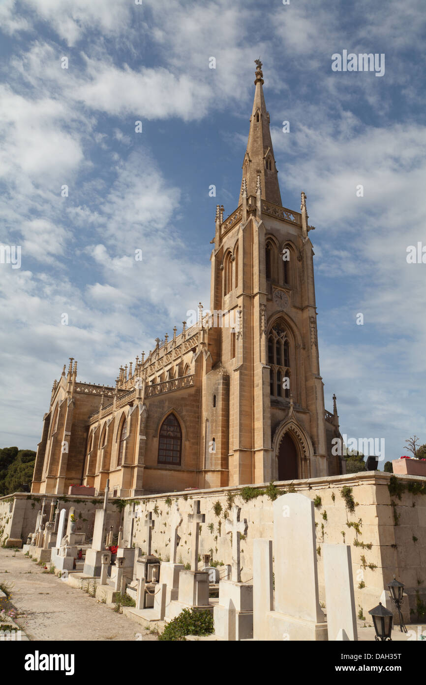 Santa Maria Addolorata cappella del cimitero e il cimitero, costruita sulla collina Tal-Horr vicino a Paola in Malta. Foto Stock