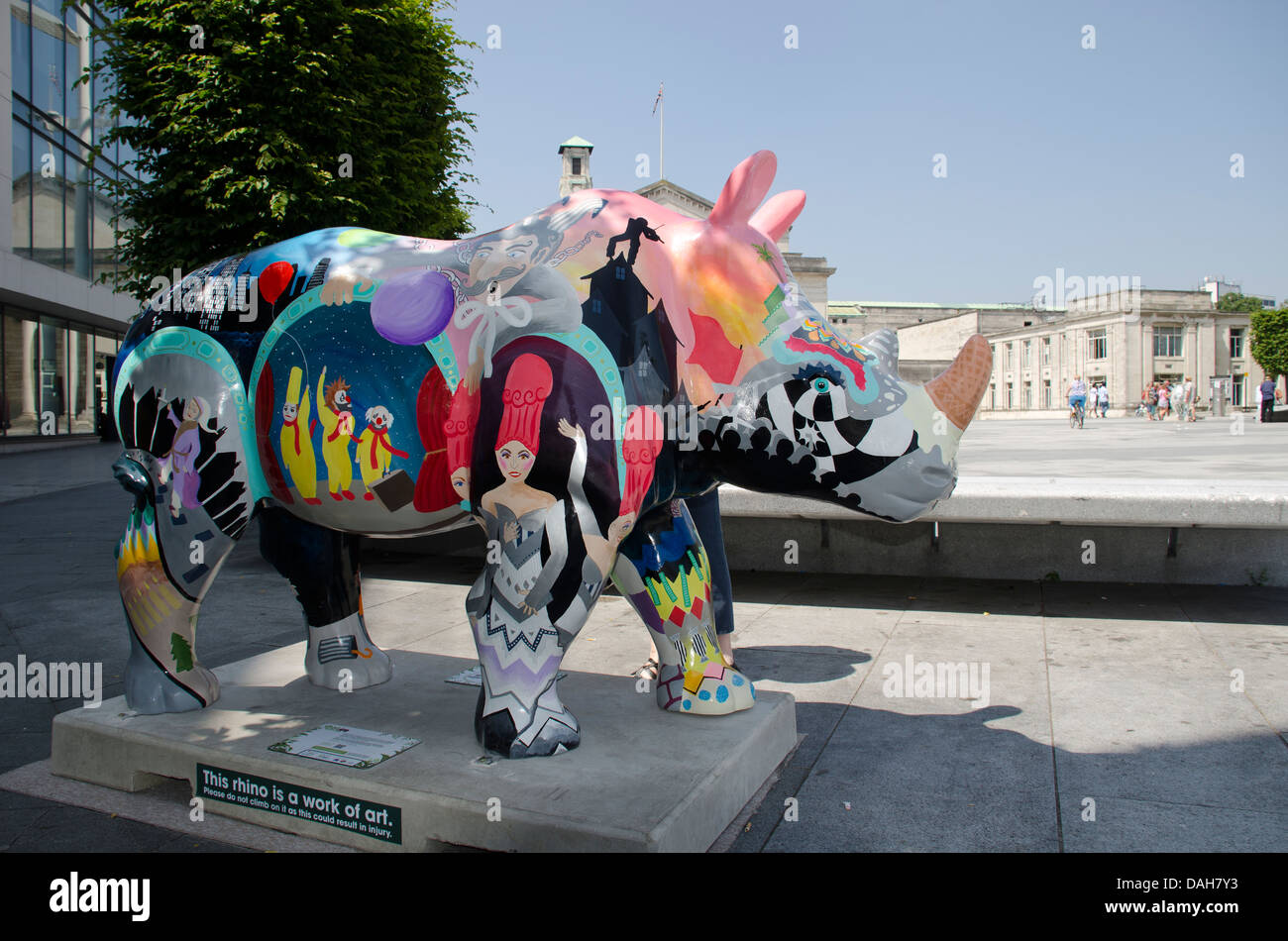 Marwell Wildlife sta portando Go! I rinoceronti, un mondo di classe di massa di arte pubblica evento, per le strade e parchi di Southampton. Foto Stock