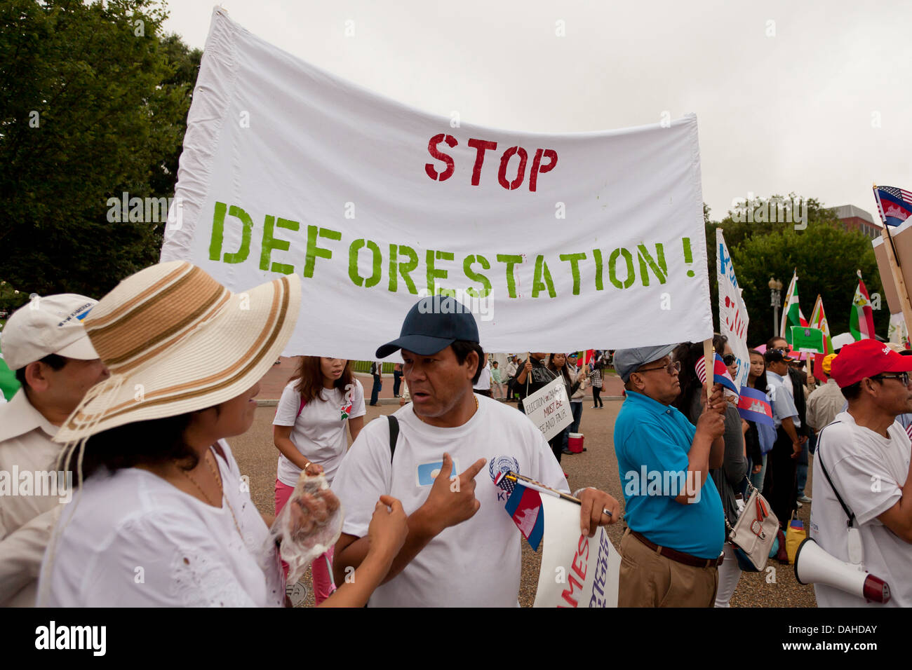 Fermare la deforestazione banner in un rally ambientali Foto Stock