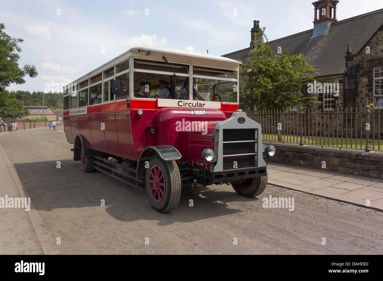 Un bus accessibile presso il museo Beamish del nord della vita adattato per il trasporto di persone in carrozzina e per i loro accompagnatori Foto Stock