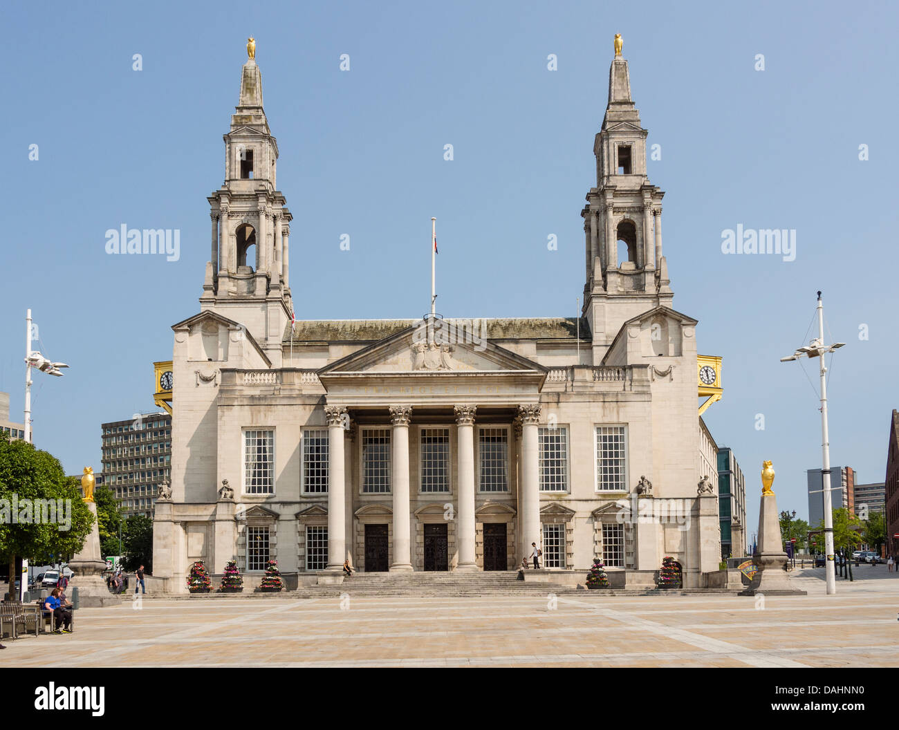 Sala Civica e Millennium Square Leeds Yorkshire Regno Unito Foto Stock