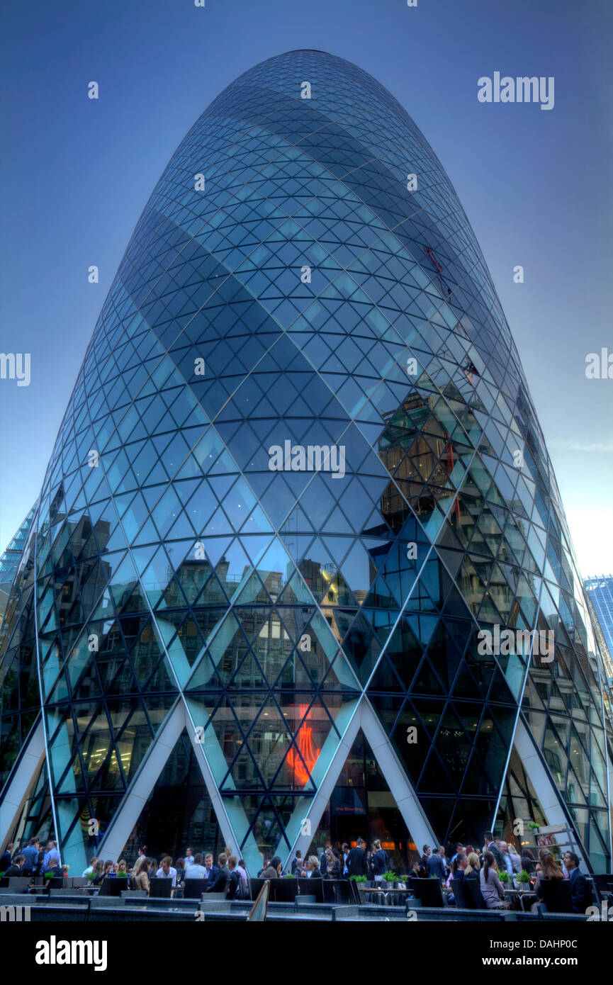 30 St Mary Axe (il Gherkin) di Londra - Inghilterra Foto Stock