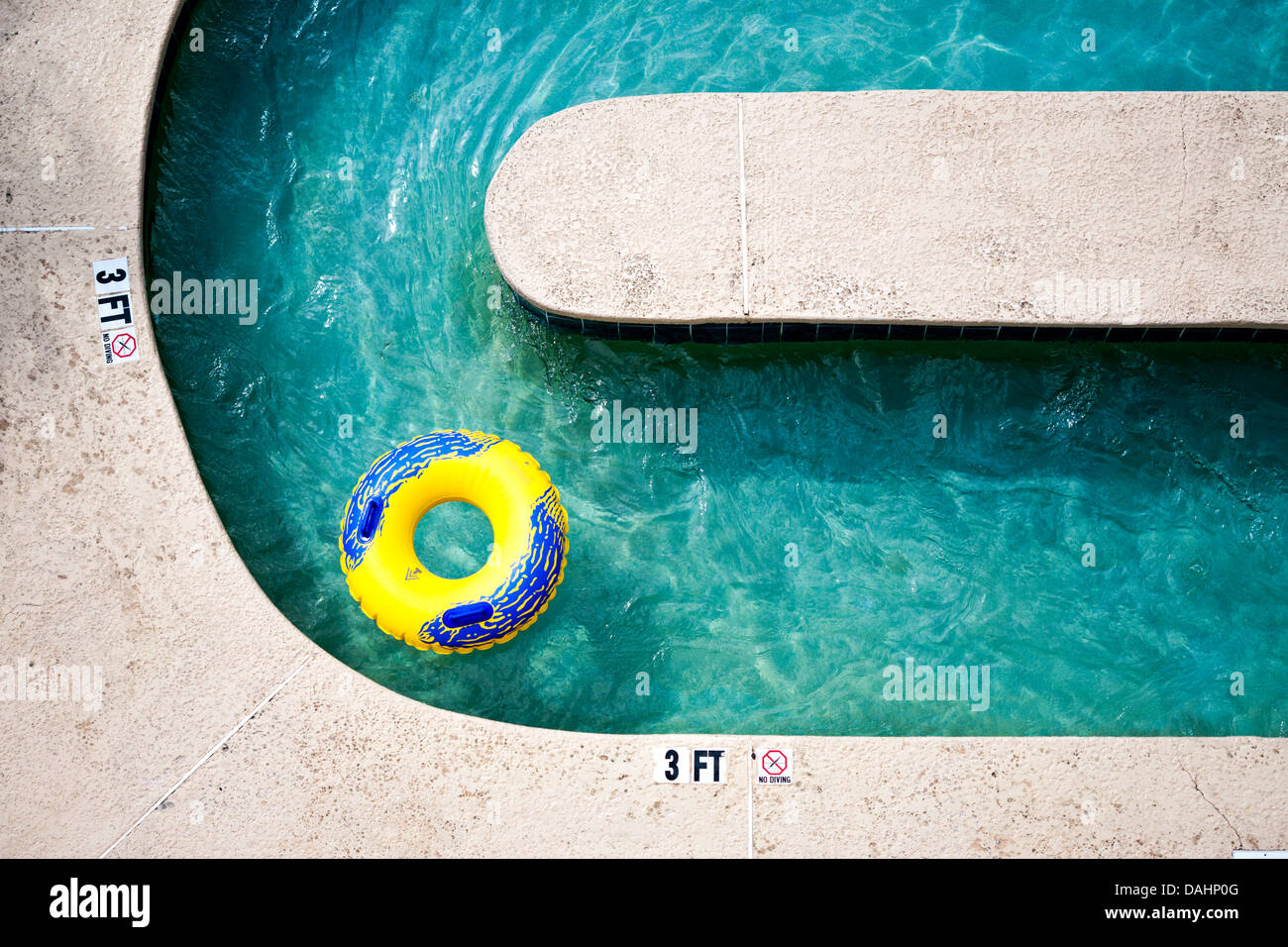 tubo per galleggiare in piscina