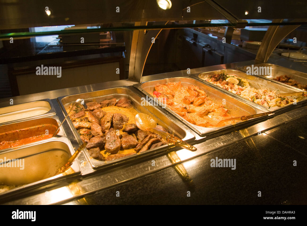 Selezione di carni cotte in un buffet Foto Stock