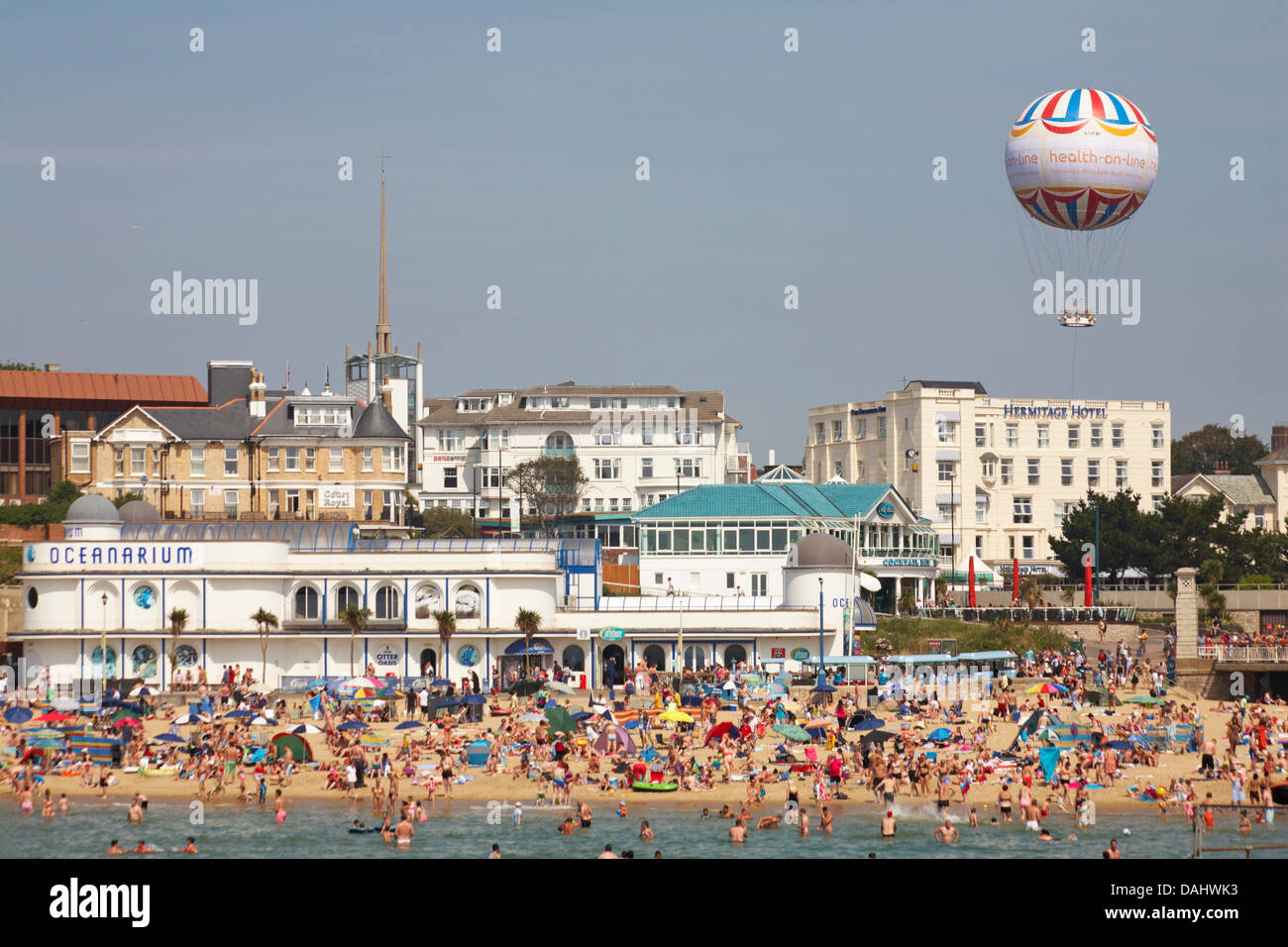 Bournemouth, Regno Unito 14 luglio 2013. Mantenere la freddezza anche in vertiginoso aumento temperature a Bournemouth Beach Credito: Carolyn Jenkins/Alamy Live News Foto Stock