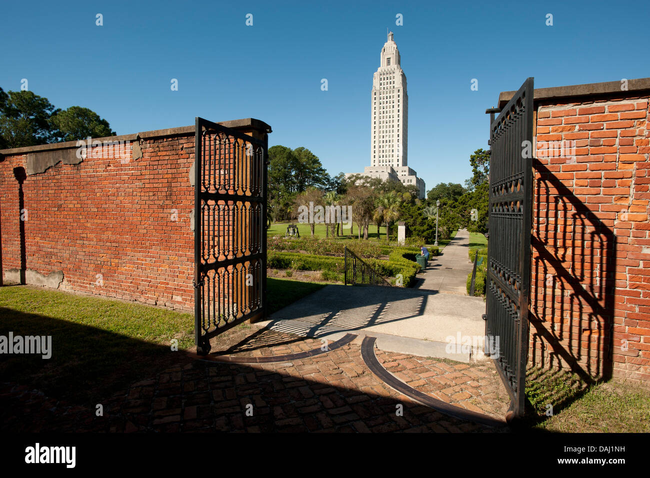 La Louisiana State Capitol dal vecchio Arsenale, Baton Rouge, Louisiana, Stati Uniti d'America Foto Stock