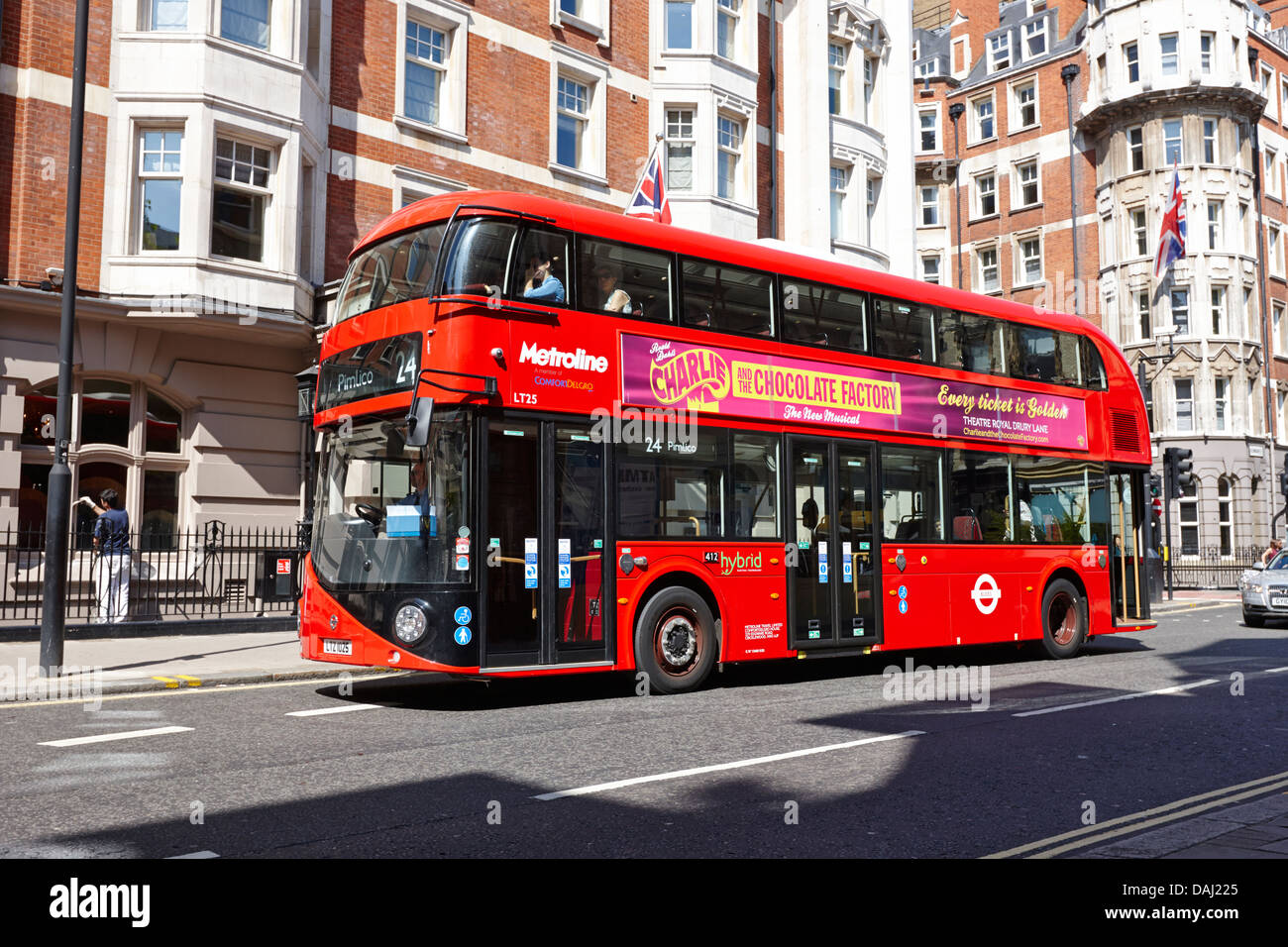 New London bus routemaster nel centro di Londra, in Inghilterra, Regno Unito Foto Stock
