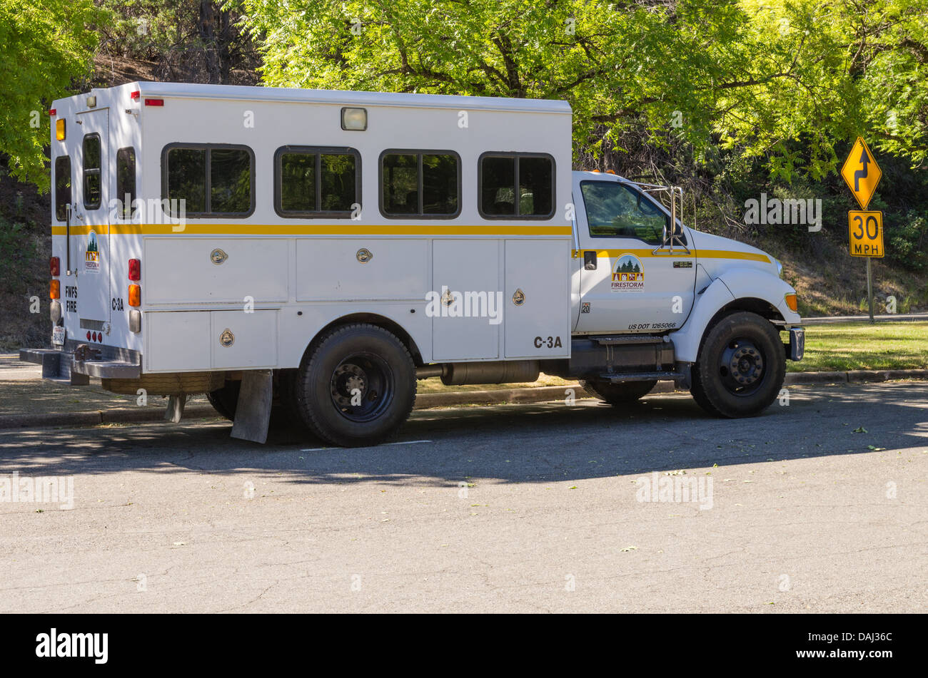 Whiskeytown California degli Stati Uniti. Lago Whiskeytown recreation area pompiere veicolo parcheggiato Foto Stock