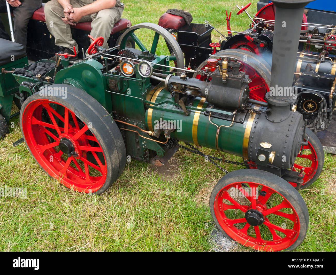 Una scala di lavoro modello Garrett con trazione a vapore il motore a un patrimonio agricolo Visualizza Foto Stock