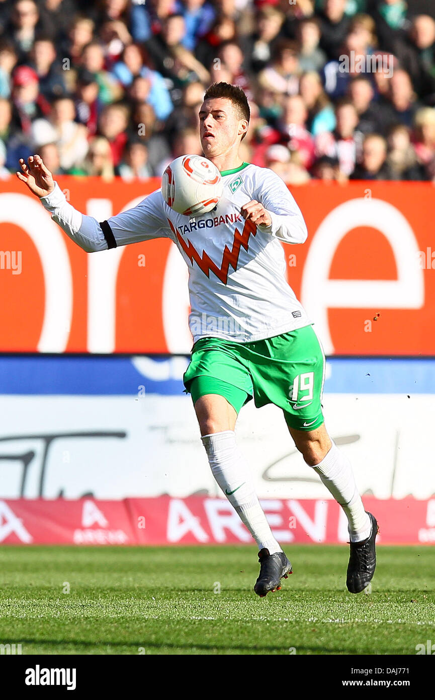 Sandro Wagner di Brema svolge durante un match della Bundesliga di 1. FC Norimberga contro SV Werder Bremen a easyCredit stadium in Nuremberg, Germania, 19 marzo 2011. Foto: Revierfoto Foto Stock