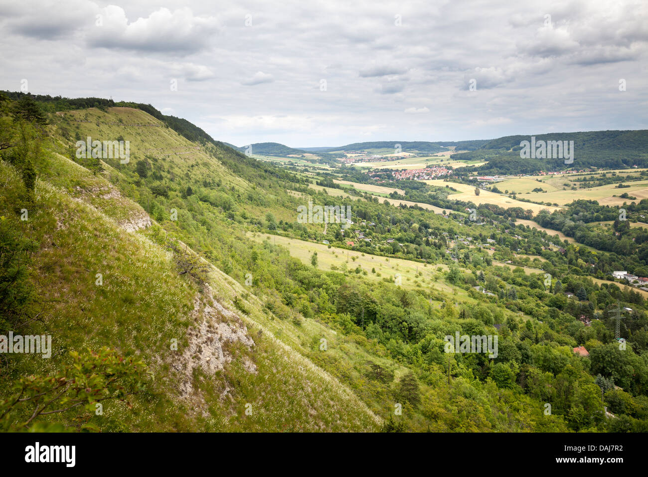 Vista dalla collina Jenzig verso Großlöbichau, Jena, Turingia, Germania Foto Stock