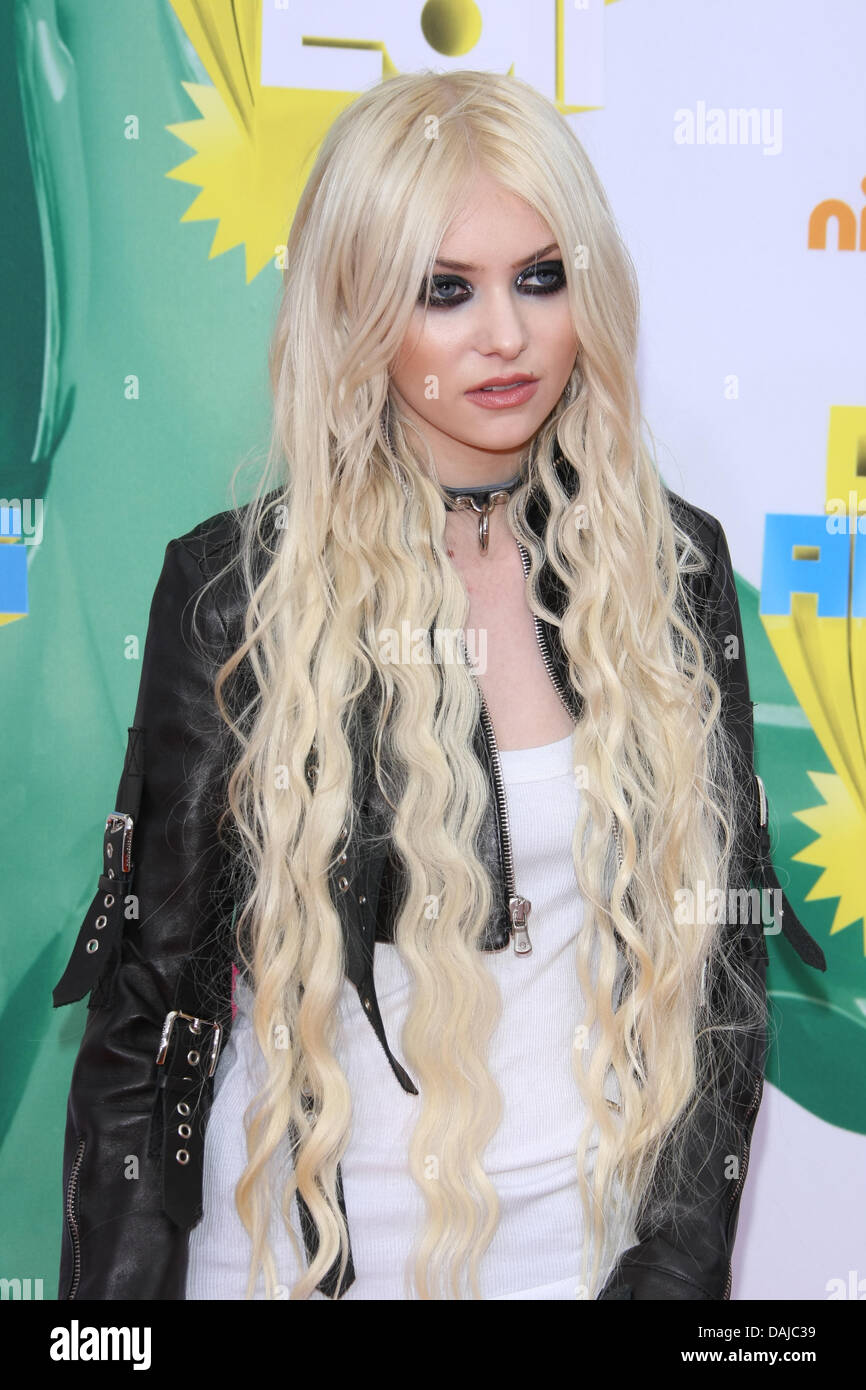American teen attrice e cantante Taylor Momsen assiste il Nickelodeon Kids Choice Awards a Galen Center di Los Angeles, Stati Uniti d'America, 02 aprile 2011. Foto: Hubert Boesl Foto Stock