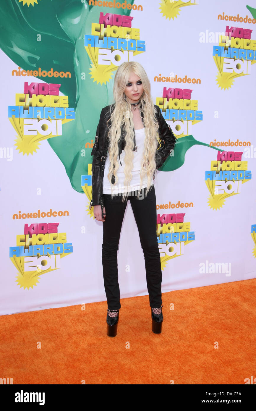 American teen attrice e cantante Taylor Momsen assiste il Nickelodeon Kids Choice Awards a Galen Center di Los Angeles, Stati Uniti d'America, 02 aprile 2011. Foto: Hubert Boesl Foto Stock