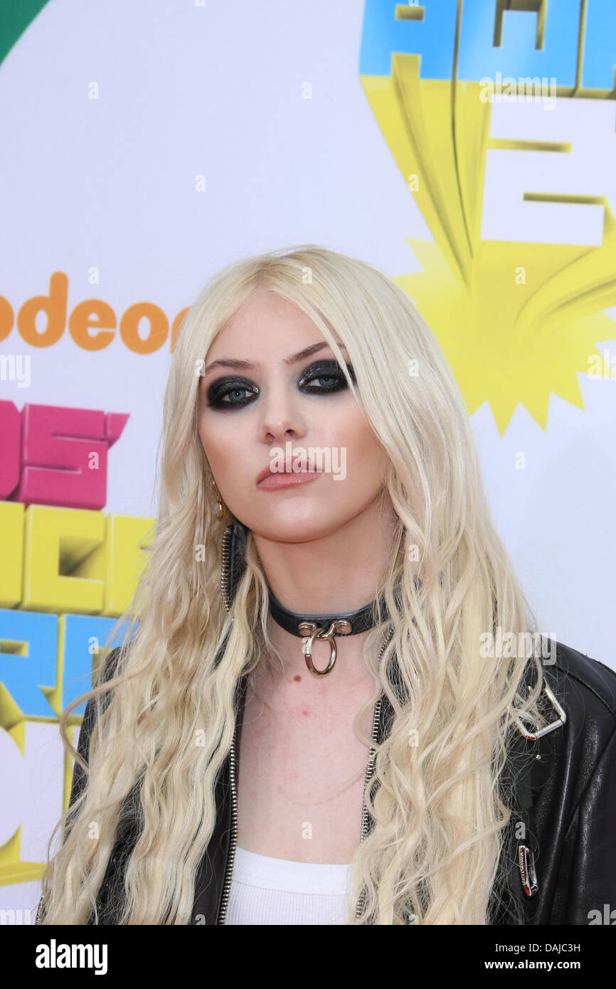 American teen attrice e cantante Taylor Momsen assiste il Nickelodeon Kids Choice Awards a Galen Center di Los Angeles, Stati Uniti d'America, 02 aprile 2011. Foto: Hubert Boesl Foto Stock