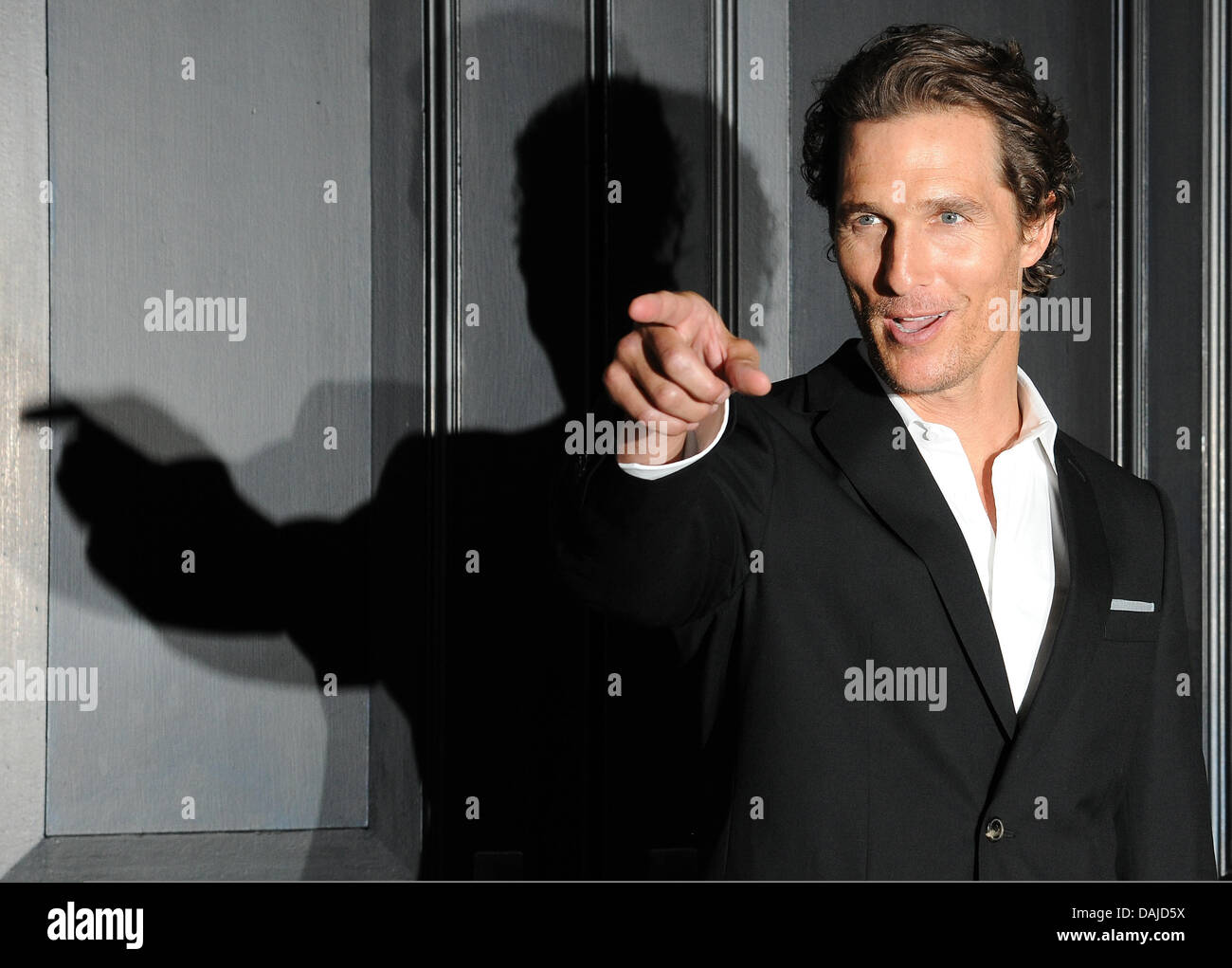 Attore Matthew McConaughey pone a un photocall del film 'L'avvocato Lincoln' nell'Hotel de Rome di Berlino, Germania, 6 aprile 2011. Il film arriva tedesco cinema il 23 giugno 2011. Foto: Jens Kalaene Foto Stock