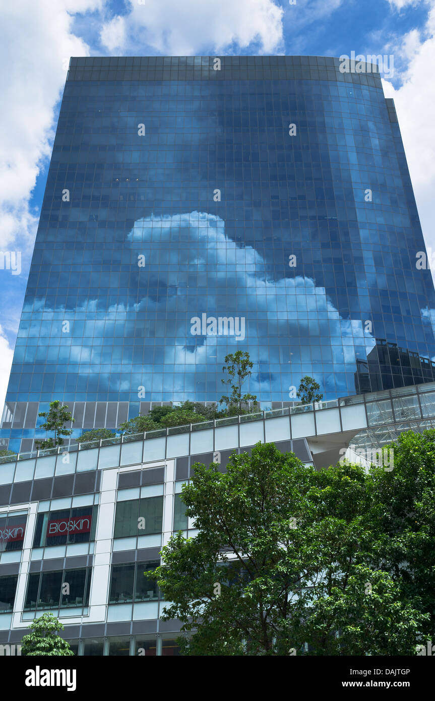 Dh grattacielo shopping mall CLARKE QUAY SINGAPORE Centro torre moderna windows cloud cielo riflessione edificio in vetro di finestra di città Foto Stock