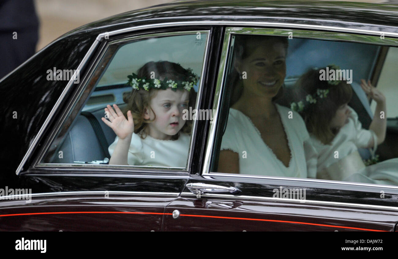 Pippa Middleton arriva con damigelle grazia van Cutsem (L) e Eliza Lopes  (R) all'Abbazia di Westminster per la cerimonia di nozze del principe William  e Kate Middleton in London, Gran Bretagna, 29