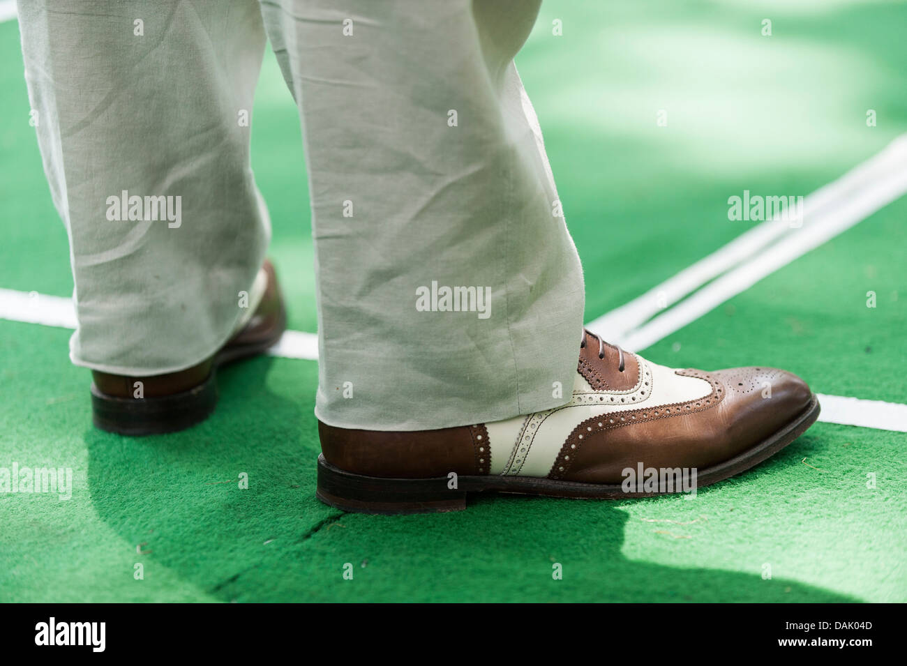 Un uomo che indossa ala punta scarpe a il Chaps Olympiade a Bedford Square Gardens. Foto Stock